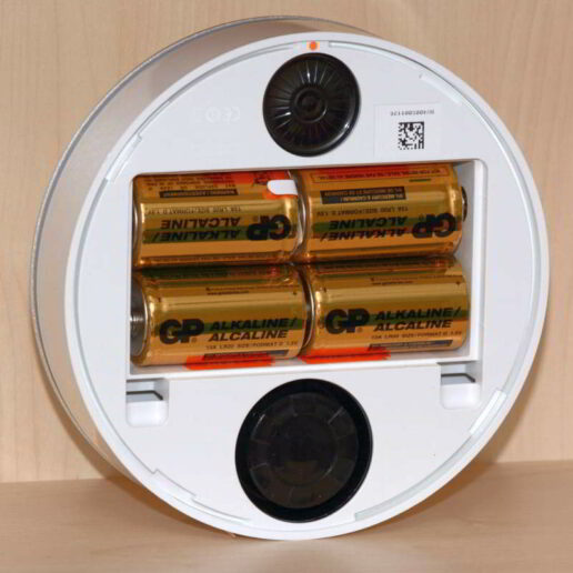 Wie alle anderen Myfox-Produkte hat auch die Myfox Sirene auswechselbare Batterien eingebaut. Sie funktionieren auch bei Stromausfall.
