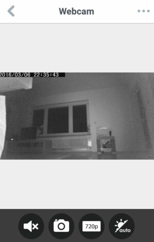 Die D-Link mydlink Home Motion HD sieht auch nachts gut. Sie erkennt Dunkelheit von selbst und schaltet dann auf Nachtsicht um.