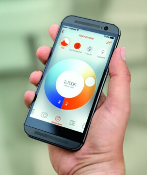 Bei Wifi-Lampen können Sie die Farbtemperatur und die Lichtfarbe per App selbst bestimmen. 